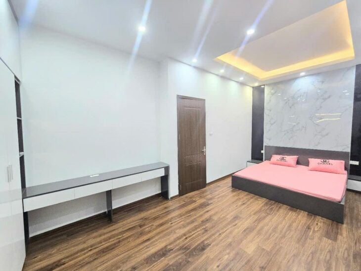 Hơn 6 Tỷ Ô Tô Đậu Cạnh Nhà – TT Hoàng Mai – Nhà Cực Đẹp Về Ở Luôn – Ngõ Thông