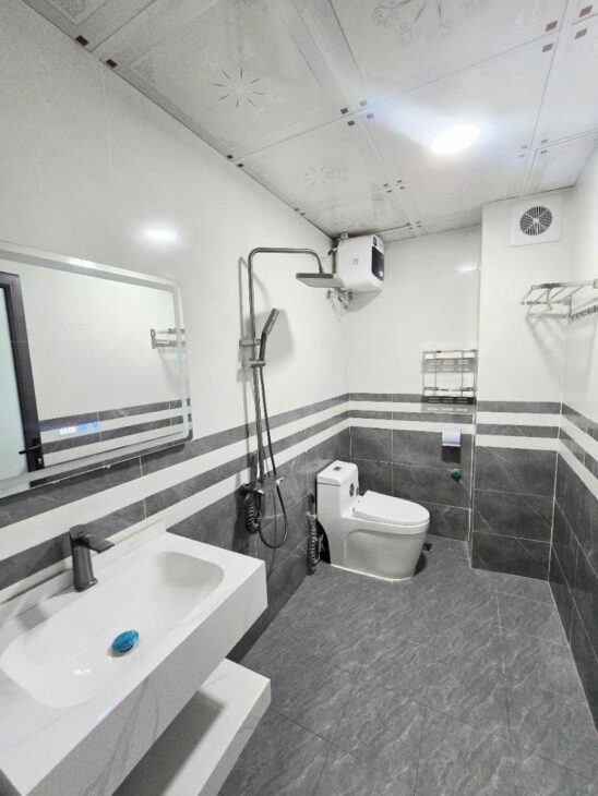 Hơn 6 Tỷ Ô Tô Đậu Cạnh Nhà – TT Hoàng Mai – Nhà Cực Đẹp Về Ở Luôn – Ngõ Thông