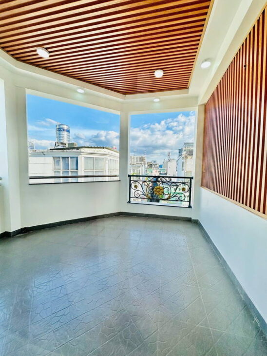 Nhà Mới ở Ngay HXH Cách Mạng Tháng 8 , 5tang 4mx10m, Sổ Vuông Hoàn Công Đủ BTCT, Nhỉnh 6 Tỷ