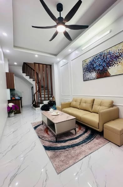 5.6 tỷ có NHÀ 5 tầng 32m CẦU DIỄN mới nguyên ở ngay