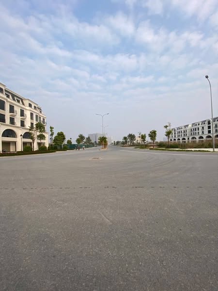 Siêu hiếm, nhà mới lô góc Lai Xá – Hoài Đức, 38m x 5T, chỉ 4.7 tỷ, ô tô vào nhà, 20m ra ngõ thông