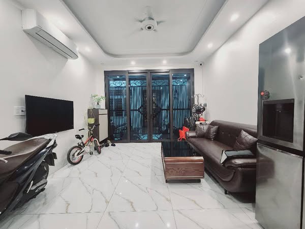 HIẾM, NHÀ ĐẸP HỒ TÙNG MẬU, 35M x 6T, nội thất xịn sò, ba bước ra đường 32, chỉ hơn 7 tỷ.