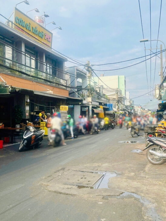 Nhà nở hậu, SHHC Mặt Tiền đường Ba Đình P10Q8