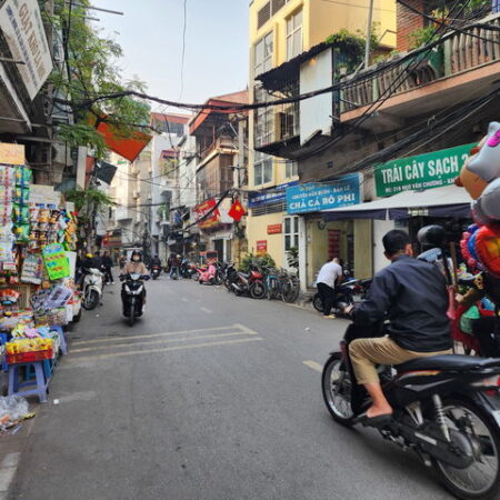 Nhà mặt phố Văn Chương, Đống Đa, DIện tích 40m2, giá chỉ 10.8 tỷ Nhà mặt phố Văn Chương, Đống Đa, DIện tích 40m2, giá chỉ 10.8 tỷ