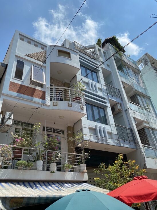 NHÀ ĐẸP NGUYỄN THỊ TẦN NGAY CHỢ RẠCH ÔNG TRUNG TÂM Q8 – HẺM XE HƠI VÀO NHÀ – SỔ VUÔNG VỨC HOÀN