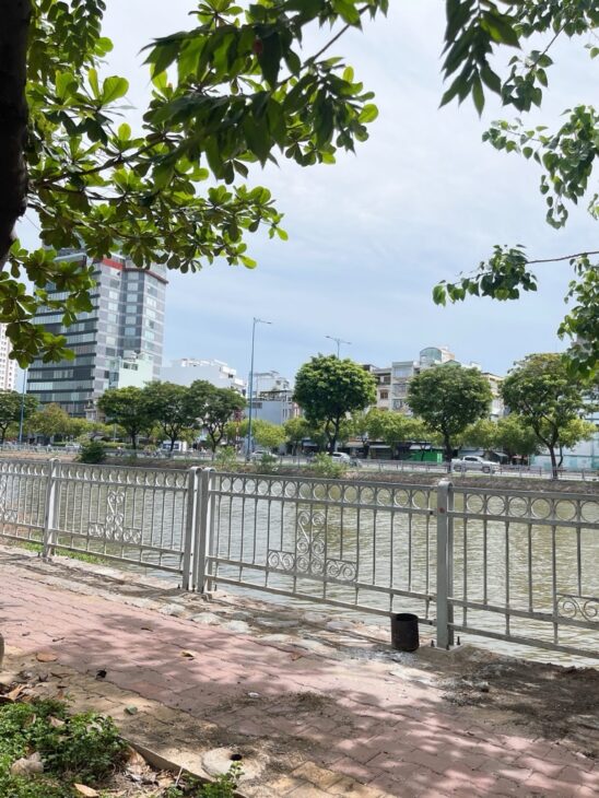CẦN TIỀN BÁN GẤP NHÀ MT BA ĐÌNH, P8, Q8, VIEW SÔNG, DT: 40M2(4 X 10M) CHỈ 5.2 TỶ