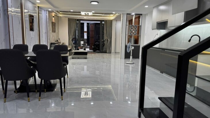 NHÀ 2 TẦNG MỚI ĐẸP – GẦN 100M² – XE HƠI TỚI NHÀ – FULL NỘI THẤT – TÂN THỚI NHẤT, Q12 – 5.99 Tỉ
