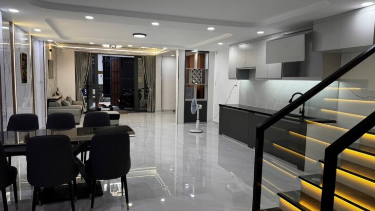 NHÀ 2 TẦNG MỚI ĐẸP – GẦN 100M² – XE HƠI TỚI NHÀ – FULL NỘI THẤT – TÂN THỚI NHẤT, Q12 – 5.99 Tỉ