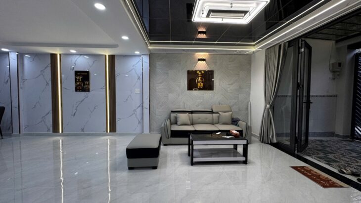 NHÀ 2 TẦNG MỚI ĐẸP – GẦN 100M² – XE HƠI TỚI NHÀ – FULL NỘI THẤT – TÂN THỚI NHẤT, Q12 – 5.99 Tỉ