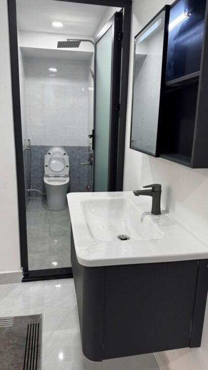 NHÀ 2 TẦNG MỚI ĐẸP – GẦN 100M² – XE HƠI TỚI NHÀ – FULL NỘI THẤT – TÂN THỚI NHẤT, Q12 – 5.99 Tỉ