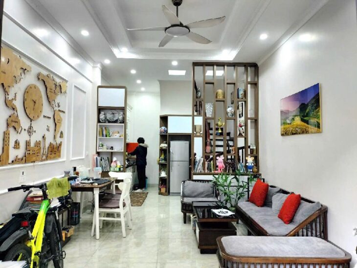 BÁN GẤP ! NHÀ HỒNG TIẾN, BỒ ĐỀ 47M2, 5 TẦNG, FULL NỘI THẤT, DÂN TRÍ CAO, Ô TÔ ĐỖ NGAY NHÀ