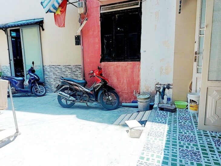 NHÀ ĐẸP TÂN PHÚ 32M2, 2 TẦNG ĐÚC, NGANG ĐẸP 4M, HẺM 4M , TRƯỚC NHÀ CÓ SÂN , SHR, CHỈ NHỈNH 3 TỶ