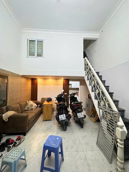 Bán nhà Nguyễn Chính, Hoàng Mai, vị trí đẹp, gần ô tô, 30m2x4T, MT5m, giá 3.98 tỷ