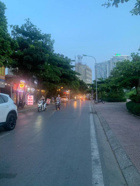 bán nhà Ngọc Thuỵ, 103m, mặt tiền 5.2m, ngõ ôtô thông, ôtô vào nhà, full thổ cư