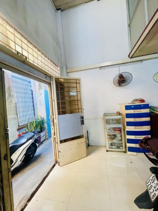 GẦN MẶT TIỀN ĐƯỜNG- NGAY CHỢ BÀ CHIỂU -. SỔ VUÔNG A4 NỞ HẬU ĐẸP CÓ NHỈNH 4 TỶ