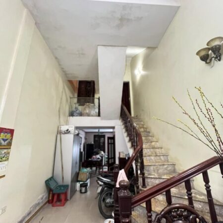 PHÂN LÔ TT TRUNG KÍNH – Ô TÔ – CÁCH PHỐ 30M – 16 TỶ