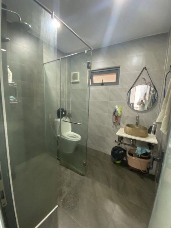 PHÚ NHUẬN – NHỈNH 4 TỶ – HẺM 3 GÁC – 4 LẦU MỚI ĐẸP – NGANG HƠN 4M – 3 PN CỰC ĐẸP.