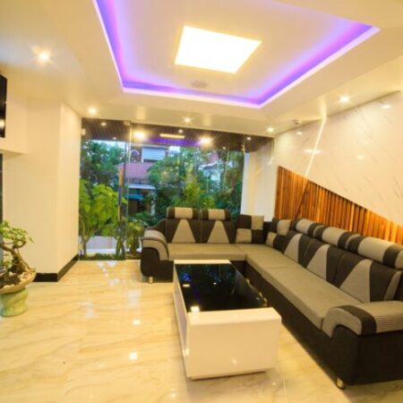 Bán khách sạn TP Huế, phố Võ Thị Sáu,195m2 x 6 tầng, thang máy, có 30 phòng cho thuê (miễn TG)