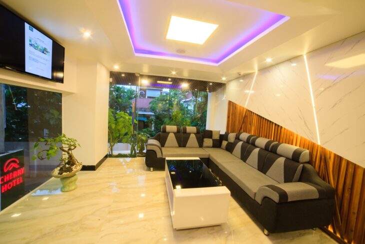 Bán khách sạn TP Huế, phố Võ Thị Sáu,195m2 x 6 tầng, thang máy, có 30 phòng cho thuê (miễn TG)