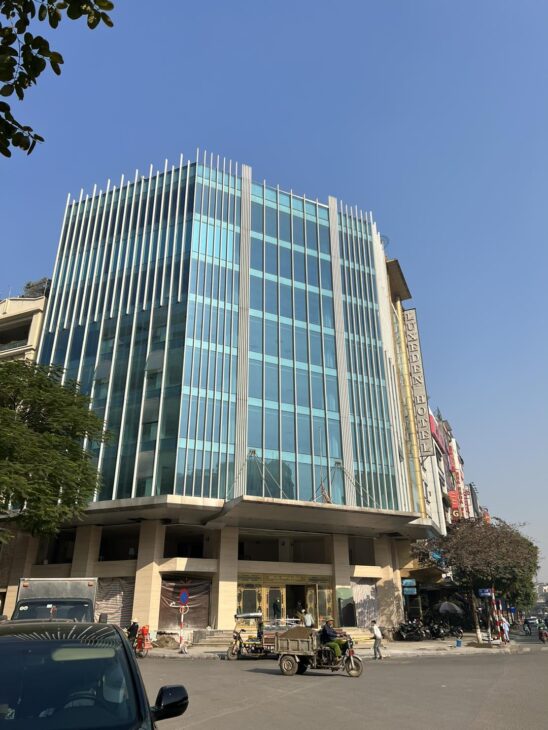 BUILDING PHỐ TRẦN THÁI TÔNG, CẦU GIẤY, DIỆN TÍCH 122M2, 8 TẦNG NỔI + TUM, CÓ HẦM. CHO THUÊ 250