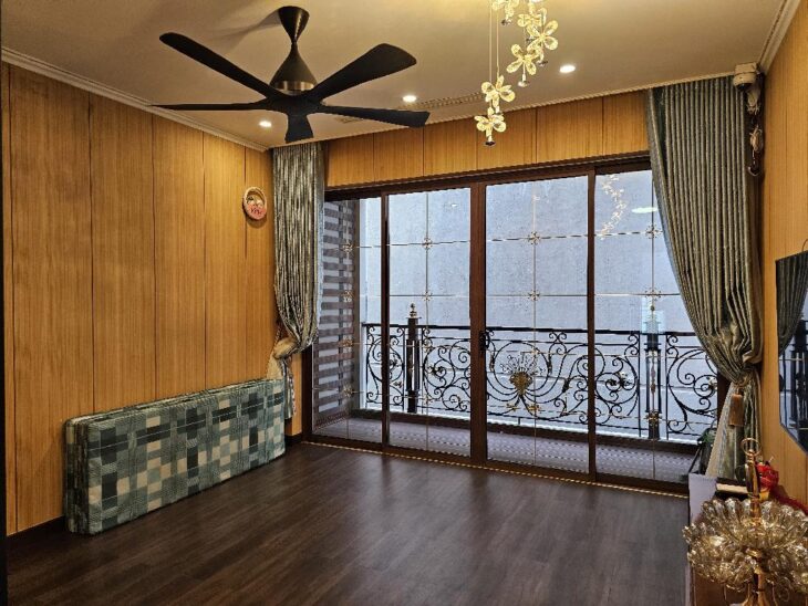 HIẾM HIẾM LÁNG HẠ – PHÂN LÔ – Ô TÔ TRÁNH – HƠN 40M RA PHỐ – THÔNG TỨ TUNG – Ô CHỜ THANG MÁY – KINH