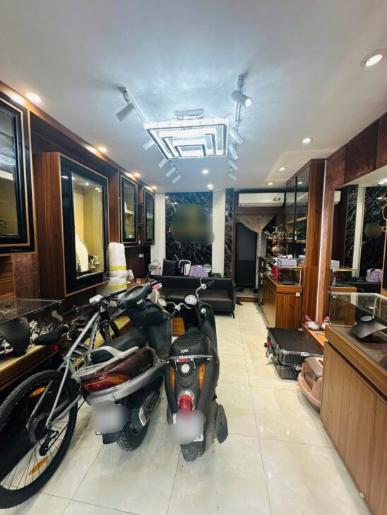 CỰC HIẾM- Mặt Phố Lạc Long Quân (Trích Sài, Võng Thị) 30/35m x 4 Tầng -18.6 Tỷ