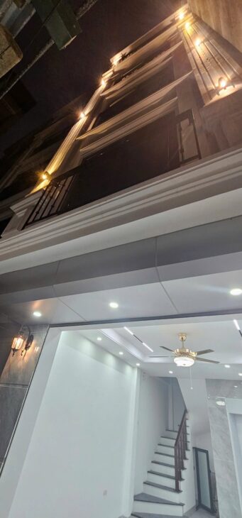 Bán Gấp Nhà Phố Xuân La, Quận Tây Hồ , 40M2 , 6 Tầng ,Gía Chỉ 8,8 Tỷ