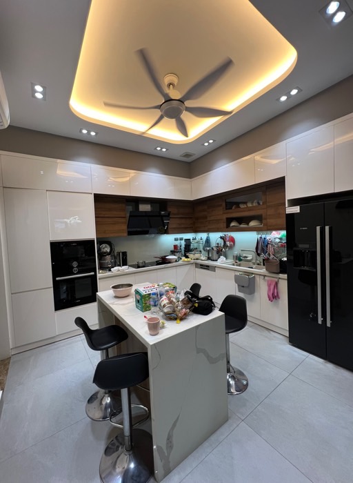 HIẾM HIẾM LÁNG HẠ – PHÂN LÔ – Ô TÔ TRÁNH – HƠN 40M RA PHỐ – THÔNG TỨ TUNG – Ô CHỜ THANG MÁY – KINH