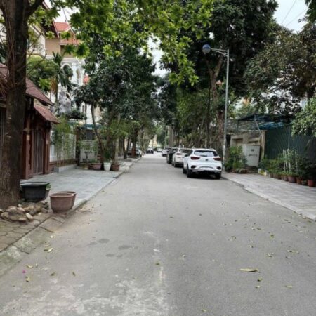 SIÊU PHẨM BIỆT THỰ VIP CHO GIỚI NHÀ GIÀU – 4 MẶT THOÁNG – VỈA HÈ ĐÁ BÓNG – AN NINH CỰC TỐT – THOÁNG SIÊU PHẨM BIỆT THỰ VIP CHO GIỚI NHÀ GIÀU – 4 MẶT THOÁNG – VỈA HÈ ĐÁ BÓNG – AN NINH CỰC TỐT – THOÁNG