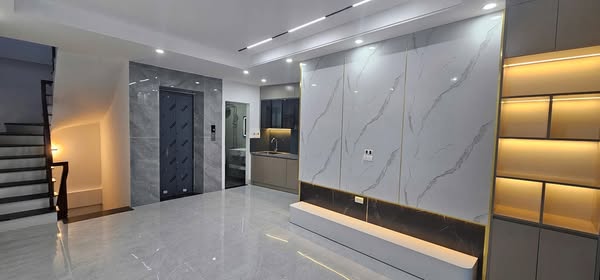 Bán Gấp Nhà Phố Xuân La, Quận Tây Hồ , 40M2 , 6 Tầng ,Gía Chỉ 8,8 Tỷ