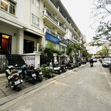 Cho thuê nhà Hàm Nghi, 140m2 x 4 tầng, có hầm làm văn phòng, nhà ở, trung tâm đào tạo