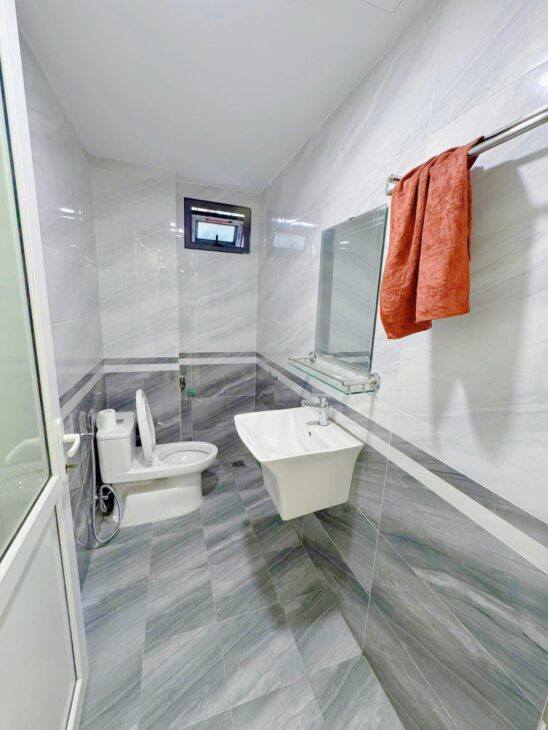 Bán nhà Mặt Ngõ Ôtô Đường Lạc Long Quân,Cầu Giấy 52m/ 6T Thang máy 23 Tỷ, KDoanh