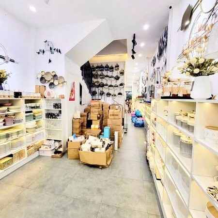 Tòa nhà 4 tầng kinh doanh đỉnh -Mặt phố Lý Thường kiệt -Giá chỉ 12,99 tỷ .
