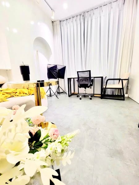 Tòa nhà 4 tầng kinh doanh đỉnh -Mặt phố Lý Thường kiệt -Giá chỉ 12,99 tỷ .