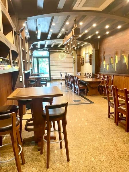Khách sạn 8 tầng -view biển Nguyễn Tất Thành – Giá chỉ 23 tỷ .