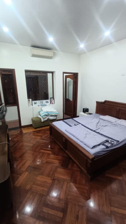 Bán nhà Ôtô tránh Phố Hoàng Cầu: 50m2/5Tầng/MT 4.2m 27 Tỷ Cách Hồ 30m, KD đỉnh