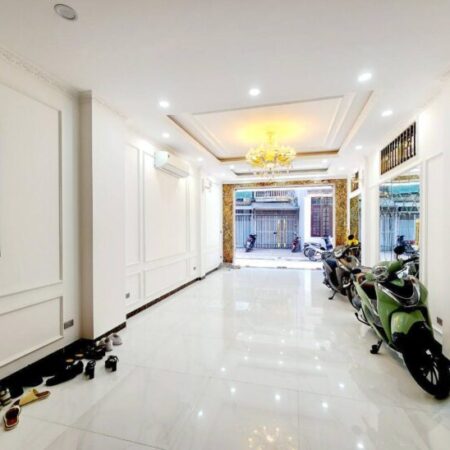 Nhà đẹp Hoàng Cầu, 7 tầng, thang máy, sổ vuông, ô tô đỗ cửa