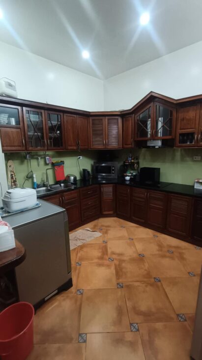 Bán nhà Ôtô tránh Phố Hoàng Cầu: 50m2/5Tầng/MT 4.2m 27 Tỷ Cách Hồ 30m, KD đỉnh