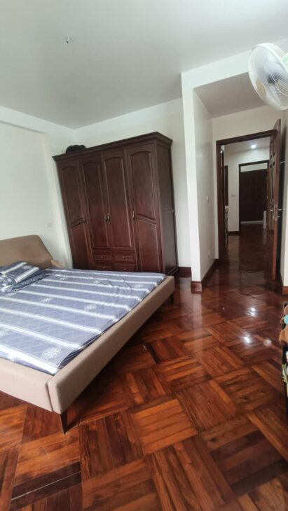 Bán nhà Ôtô tránh Phố Hoàng Cầu: 50m2/5Tầng/MT 4.2m 27 Tỷ Cách Hồ 30m, KD đỉnh