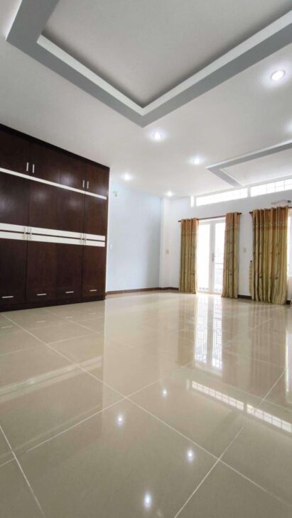 LÊ VĂN SỸ – ĐẸP NGANG 5m x 15m – XÂY 5 TẦNG – Ô TÔ ĐỂ BÊN TRONG- CHỦ XÂY TÂM HUYẾT – SẴN 5PN MASTER
