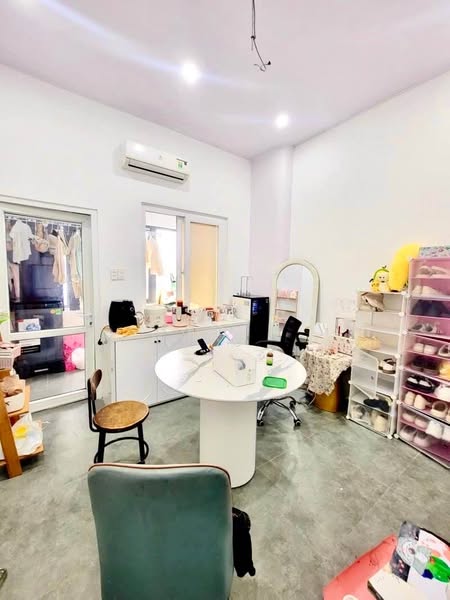 Tòa nhà 4 tầng kinh doanh đỉnh -Mặt phố Lý Thường kiệt -Giá chỉ 12,99 tỷ .