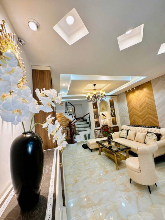 Nhà Mới ở Ngay HXH Cách Mạng Tháng 8 , 5tang 4mx10m, Sổ Vuông Hoàn Công Đủ BTCT, Nhỉnh 6 Tỷ