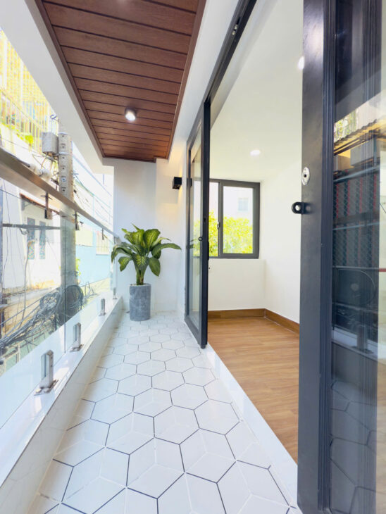Nhà 2 tầng nở hậu ôtô đậu cách nhà 5m đường nội bộ P4Q8. Giá 6,8 tỷ TL