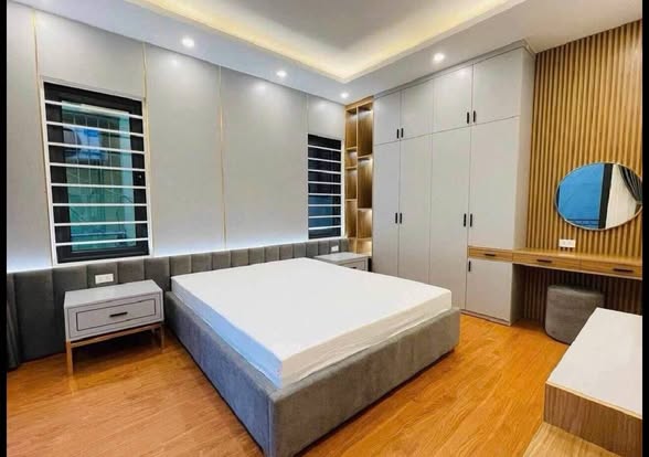 5.6 tỷ có NHÀ 5 tầng 32m CẦU DIỄN mới nguyên ở ngay