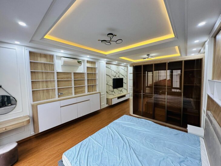 BÁN NHÀ HOÀNG QUỐC VIỆT – PHÂN LÔ Ô TÔ TRÁNH – THANG MÁY – TẶNG NỘI THẤT 52 M 6T 25.5TỶ