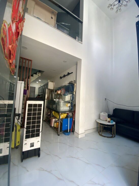 PHÚ NHUẬN – NHỈNH 4 TỶ – HẺM 3 GÁC – 4 LẦU MỚI ĐẸP – NGANG HƠN 4M – 3 PN CỰC ĐẸP.