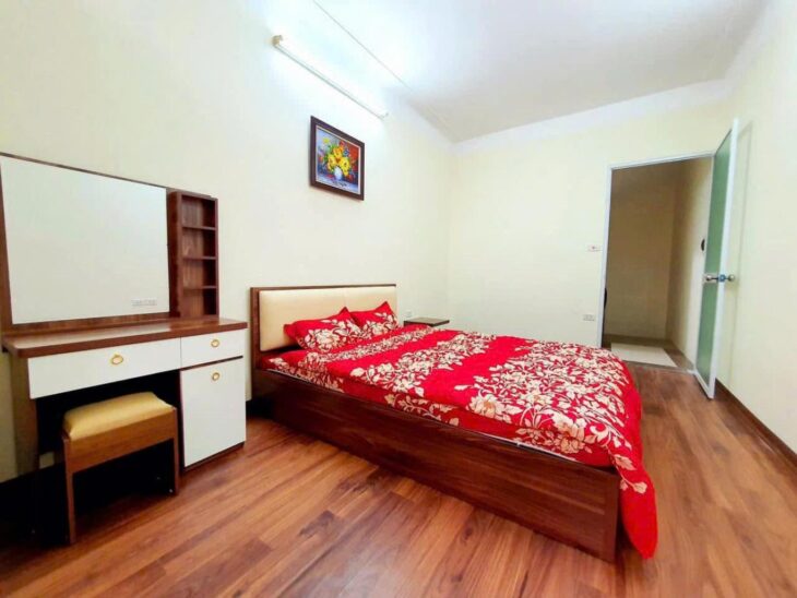 BÁN NHÀ 3 TẦNG – NGÕ Ô TÔ TRÁNH, CHỈ CÁCH Ô TÔ 50M – GỐC ĐỀ, HOÀNG MAI – 5.6 TỶ