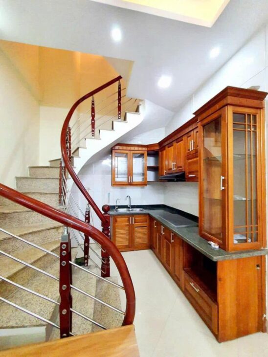 BÁN NHÀ 3 TẦNG – NGÕ Ô TÔ TRÁNH, CHỈ CÁCH Ô TÔ 50M – GỐC ĐỀ, HOÀNG MAI – 5.6 TỶ