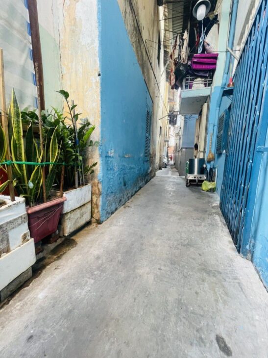 GẦN MẶT TIỀN ĐƯỜNG- NGAY CHỢ BÀ CHIỂU -. SỔ VUÔNG A4 NỞ HẬU ĐẸP CÓ NHỈNH 4 TỶ