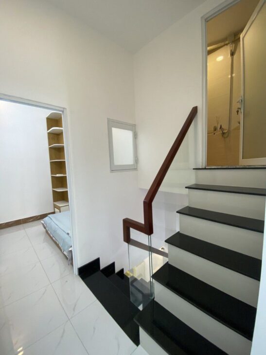 NHÀ 2 TẦNG – HẺM XE TẢI QUAY ĐẦU – NGAY CHỢ HẠT ĐIỀU – GẦN BỆNH VIỆN QUẬN 12 – XE HƠI NGỦ TRONG